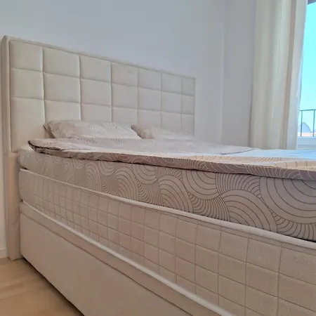 Sunset Dream -- 2 Minutes From The Airport شقة