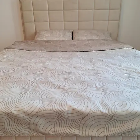 Sunset Dream -- 2 Minutes From The Airport شقة